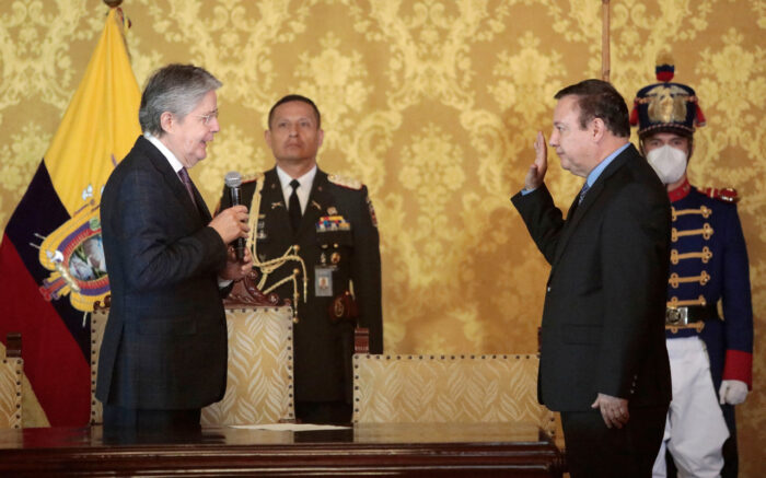 El presidente de la República, Guillermo Lasso, posesionó a Juan Zapata como nuevo ministro del Interior. Foto: Cortesía/Presidencia Ecuador