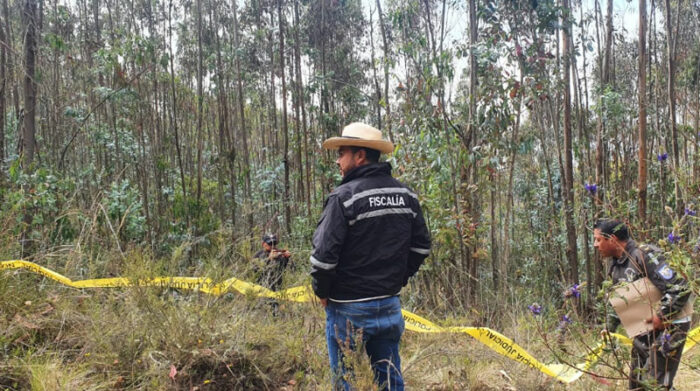 La zona donde hallaron a María Belén Bernal fue cercada por la Policía. Foto: Twitter Fiscalía