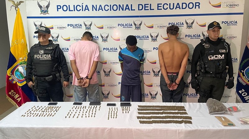 Dos adolescentes y un joven detenidos tras caso de sicariato con abundantes municiones