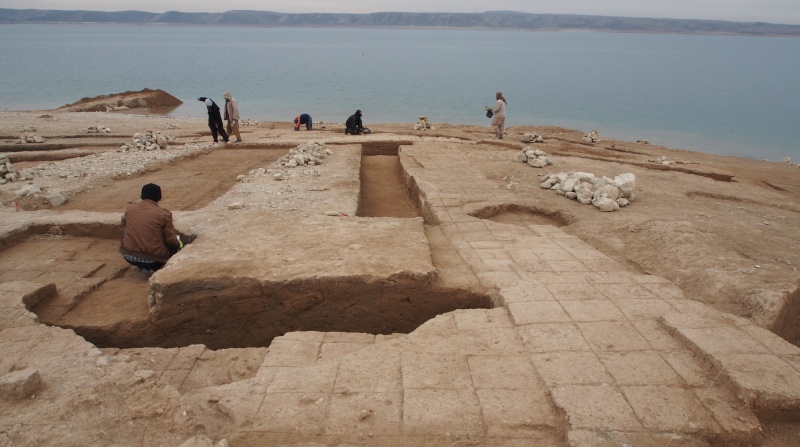 El descenso de las aguas dejó al descubierto tesoros arqueológicos en las cuencas de los ríos Tigris y Éufrates. Fotos: EFE.