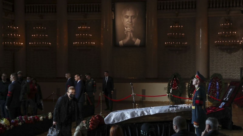 Imagen del funeral de Mijaíl Gorbachov, bajo cuyo mando cayeron la llamada ‘cortina de hierro’ y el muro de Berlín. Foto: EFE.