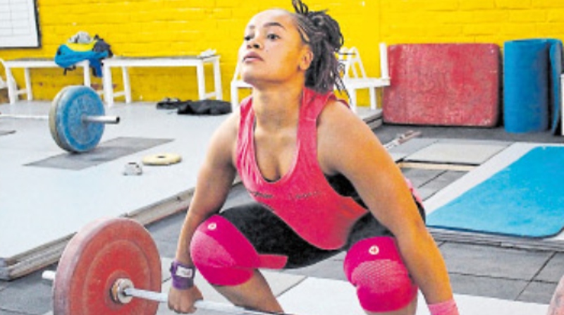 Neisi Dajomes nació en Shell, el 12 de mayo de 1998. Es la última campeona bolivariana y ostenta un tricampeonato mundial de pesas. Dajomes es la única mujer ecuatoriana que gana un oro olímpico. Fotos: Flikr Ministerio del Deporte.