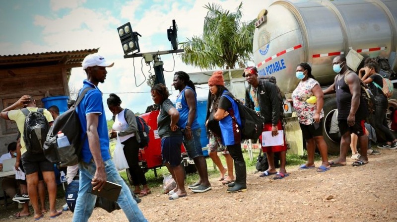 Hasta 2021, la mayoría de transeúntes por la zona eran haitianos (foto). Desde enero se re­gistra un mayor cruce de venezolanos. Foto: Agencia Europa Press.
