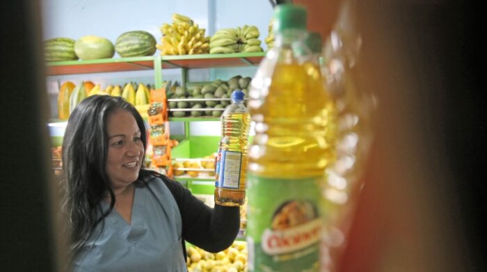 El aceite es uno de los productos de la canasta básica. Su escalada en los precios es un problema para las familias del Ecuador. Foto: Archivo / EL COMERCIO.