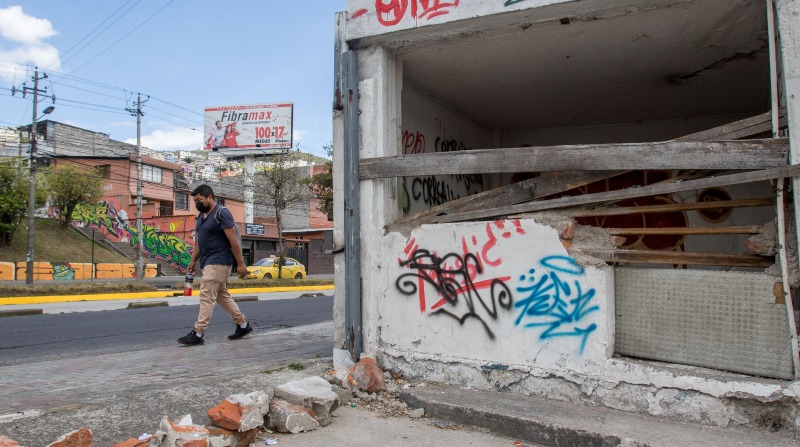Los sitios abandonados se suceden en la avenida Maldonado, especialmente al sur del barrio El Recreo. Fotos: Carlos Noriega / EL COMERCIO.