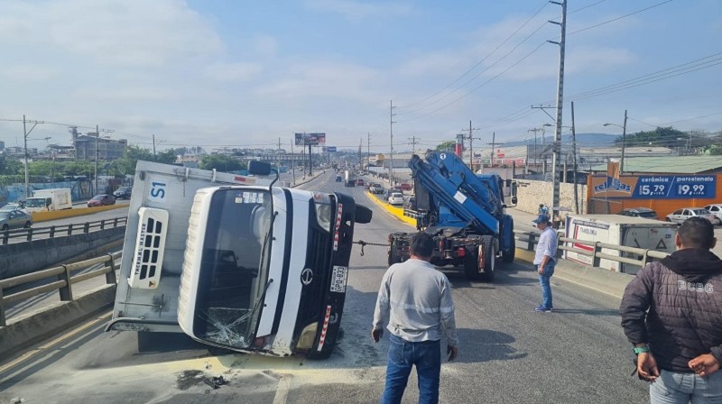 Siniestro de tránsito en la vía a Daule, en Guayaquil