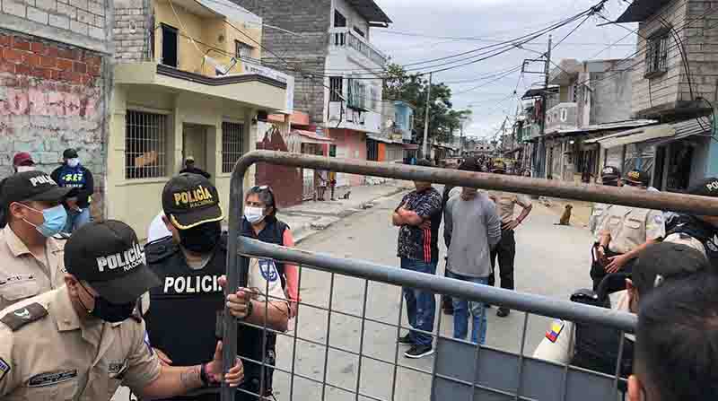 Imagen referencial. La Policía Nacional y las Fuerzas Armadas recoren Guayaquil por la seguridad dentro del marco del estado de excepción que rigen en la urbe. Foto: EL COMERCIO