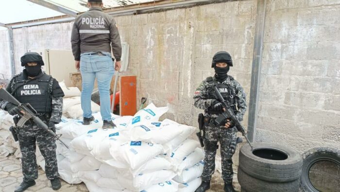 En Guayaquil, el Ministerio del Interior destruyó precursores químicos usados para la elaboración de droga. Foto: Cortesía/ Ministerio del Interior