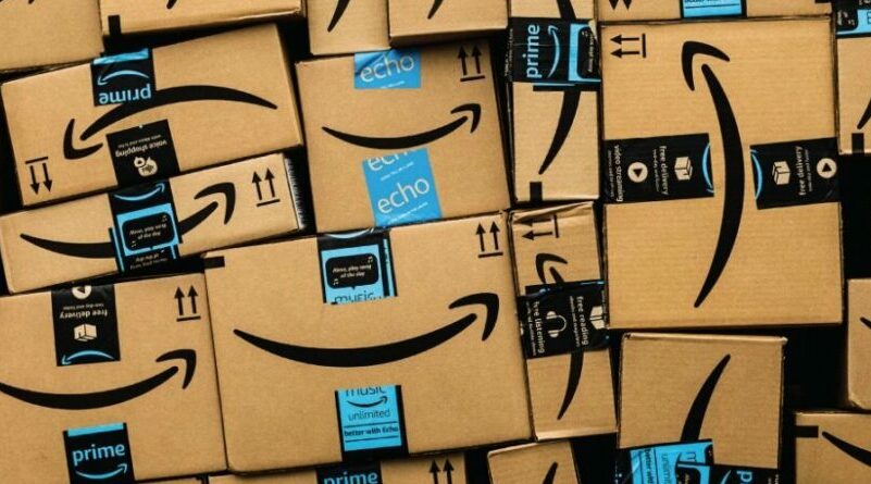 El gigante comercial Amazon tomará medidas en torno a sus políticas laborales actuales. Foto: Twitter @Amazon.