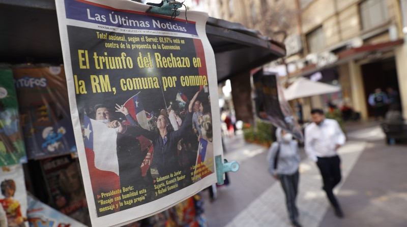Los diarios chilenos dedicaron sus portadas y muchas páginas a la victoria del Rechazo en el plebiscito del domingo 4 de septiembre. Foto: Cortesía