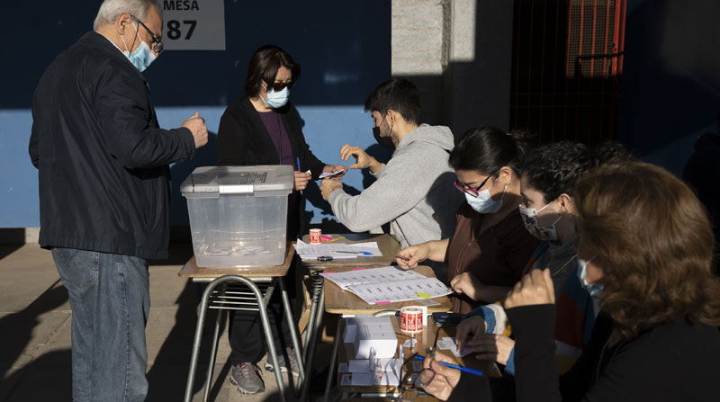 En Chile se abrieron los centros de votación para definir si se da paso o no a la nueva Constitución. Foto: EFE