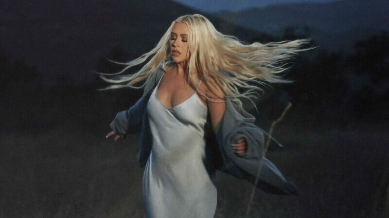 La cantante de 41 años estrenó un sencillo que relata su problemática infancia. Foto: Twitter Christina Aguilera.