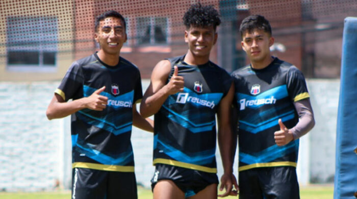 Jugadores del Deportivo Quito en una práctica en el complejo Ney Mancheno de Carcelén. Foto: Twitter @SDQuito_Oficial