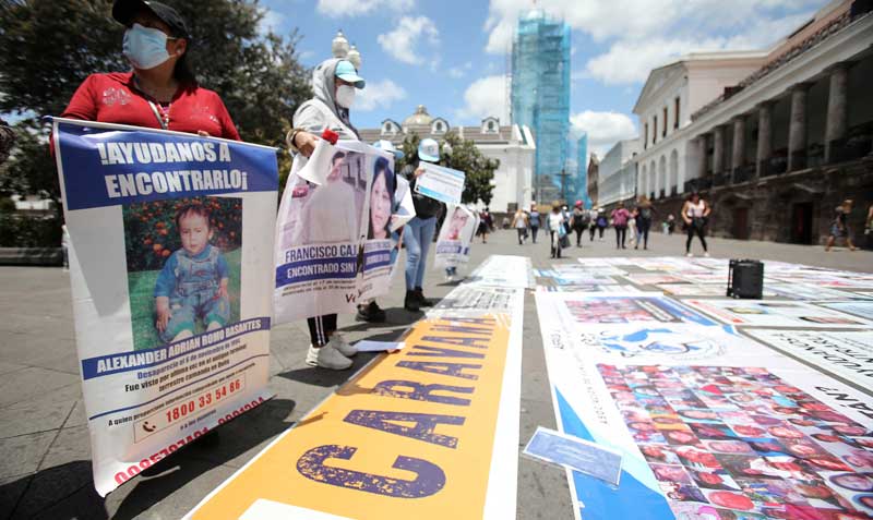 Familiares de personas desaparecidas realizan constantes plantones en la Plaza Grande, en el Centro Histórico de Quito. Foto: Julio Estrella / EL COMERCIO