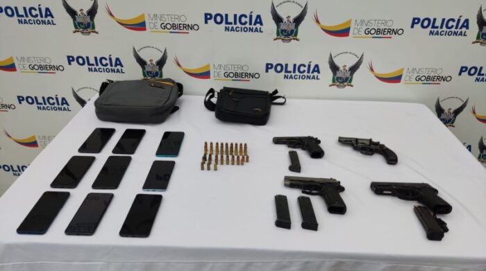 Armas de fuego y celulares fueron decomisados como evidencias. Foto: Policía Nacional