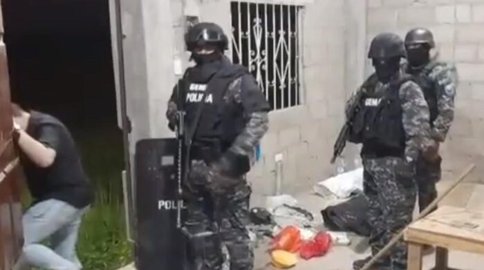 Agentes policiales y de Fiscalía ejecutaron 25 allanamientos en Guayaquil, Durán y Daule. Foto: Captura de pantalla.