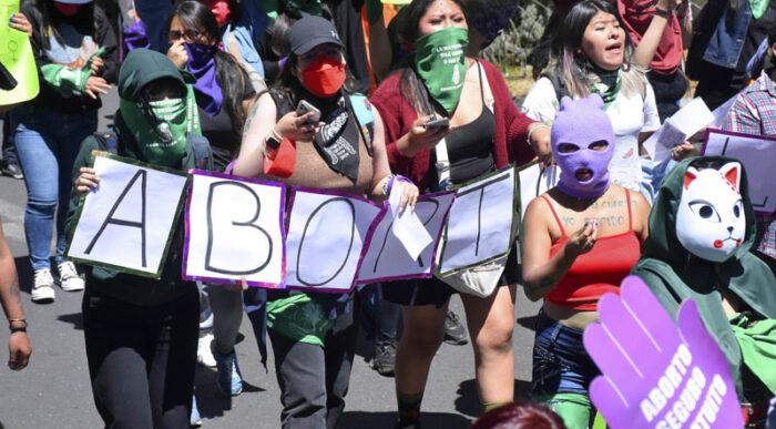 Este 28 de septiembre, en distintas ciudades como La Paz, en Bolivia, se realizaron marchas a favor del la legalización del aborto con motivo del Día de Acción Global por el Aborto Legal y Seguro. Foto: EFE