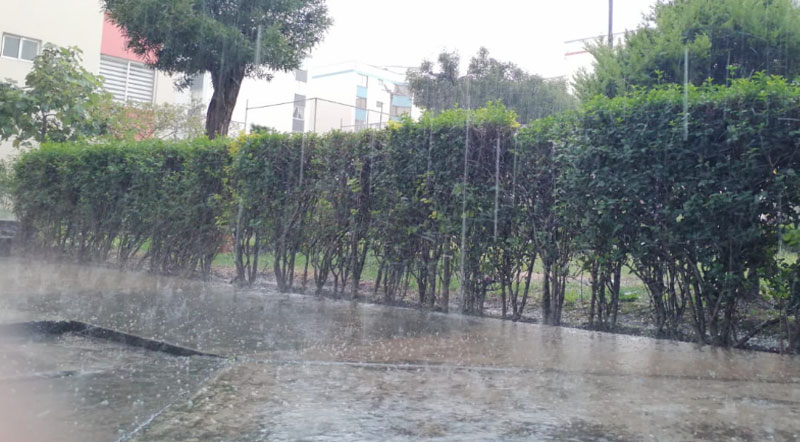 Un intensa lluvia con granizo se registró en el sector de San Bartolo, en el sur de Quito. Foto: EL COMERCIO