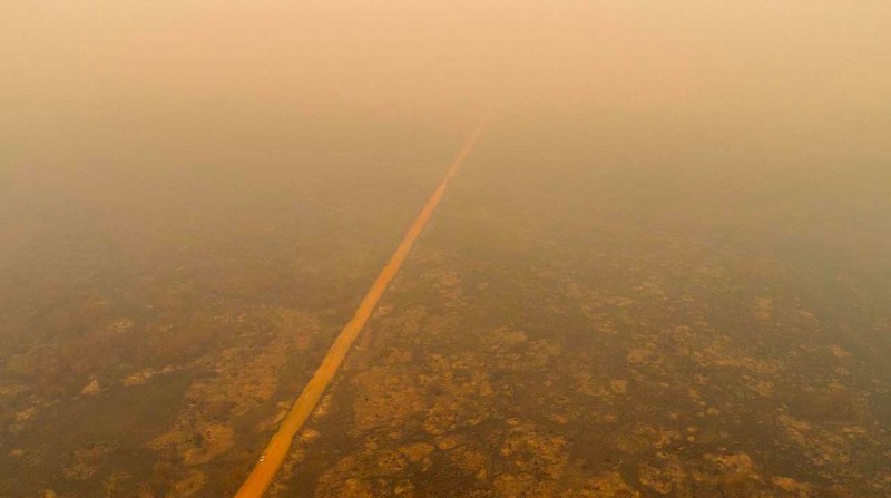 Vista general del humo que cubre parte del Pantanal brasileño por los incendios en el estado Mato Grosso, Brasil. Foto: EFE