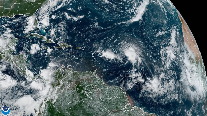 Imagen satelital de NOAA, a través de NHC, donde se muestra la localización de la depresión tropical Siete en el Atlántico. El NHC informó este miércoles de la formación de la depresión tropical número 7, que puede convertirse en huracán con el nombre de Fiona. Foto: EFE / NOAA-NHC