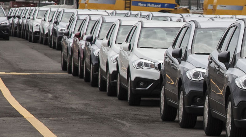 Los vehículos importados llegan con aumento de precio a Ecuador, por la inflación mundial. Foto: Archivo/ EL COMERCIO