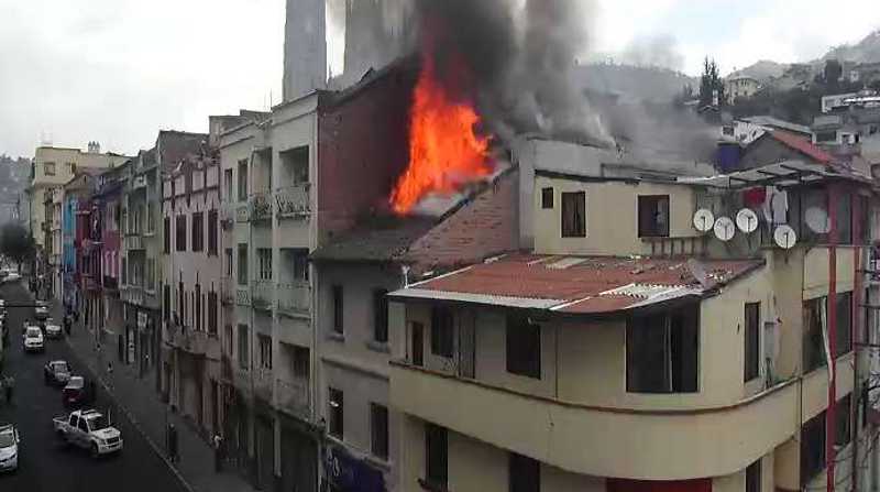 Un incendio se registró en el centro de Quito. Foto: Cortesía ECU 911