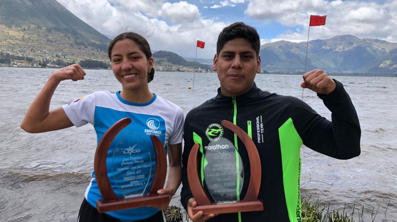 Danna Martínez y David Farinango, ganadores de la Travesía al Lago San Pablo 2022. Foto: Carlos Rojas / EL COMERCIO