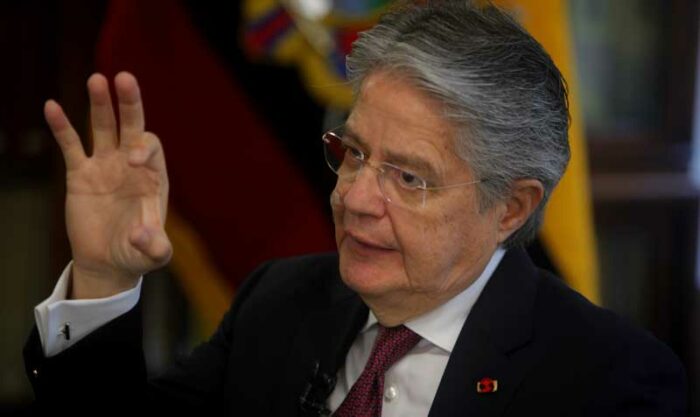 El presidente Guillermo Lasso exigió que el Alto Mando ponga a disposición sus cargos. Foto: EFE