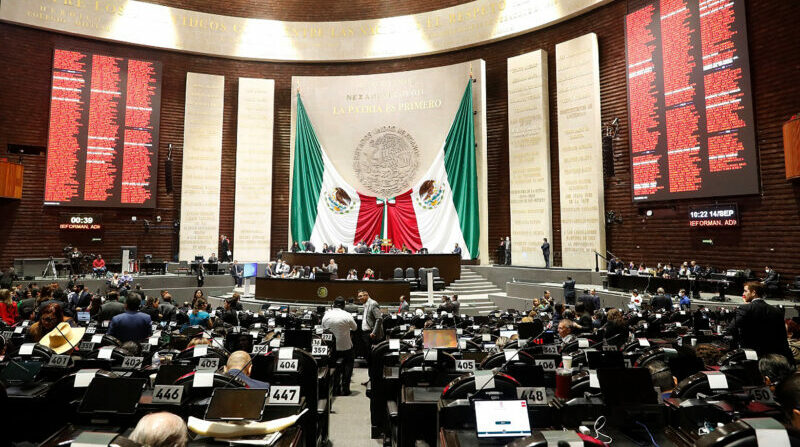 La Cámara de Diputados de México aprobó una reforma constitucional que permite la presencia del Ejército en tareas de seguridad pública hasta 2029. Foto: EFE.