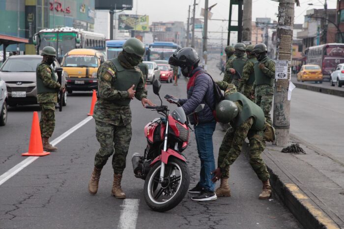 El Gobierno busca que los militares salgan a las calles y trabajen junto a los policías. Foto: Archivo / EL COMERCIO 