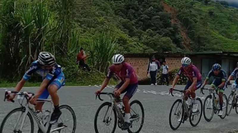 En la Vuelta a Nariño compiten los equipos ecuatorianos Banco Guayaquil y Movistar Best PC. Foto: Twitter @yanguatinnelson