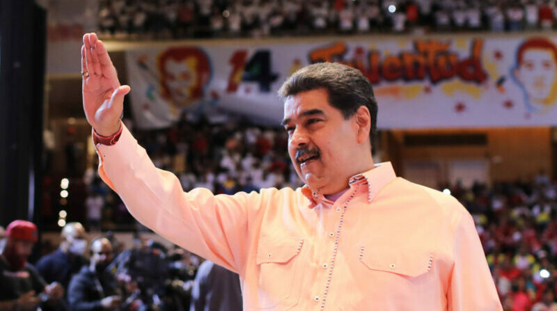 El presidente de Venezuela, Nicolás Maduro, mientras participa en una actividad con miembros de la Juventud del Partido Socialista de Venezuela (JPSUV), en Caracas (Venezuela). Foto: EFE.