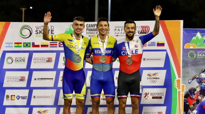 El ecuatoriano Jorge Bolaños (centro) alcanzó dos medallas de oro en el Panamericano Ibagué 2022. Foto: Twitter @ECUADORolimpico