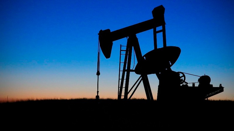 La baja del precio del petróleo WTI influye en el incremento del riesgo país. Foto: Pixabay