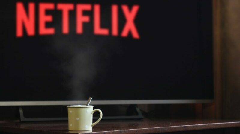 Netflix planea realizar producciones más artísticas, ante la pérdida de suscriptores. Foto: Pexels.