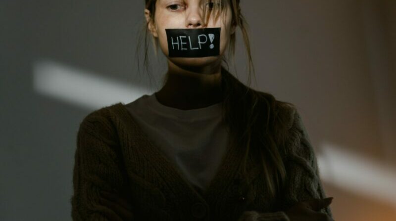 La encuesta se da en uno de los países que más violenta y abusa de los derechos de las mujeres. Foto: Pexels.