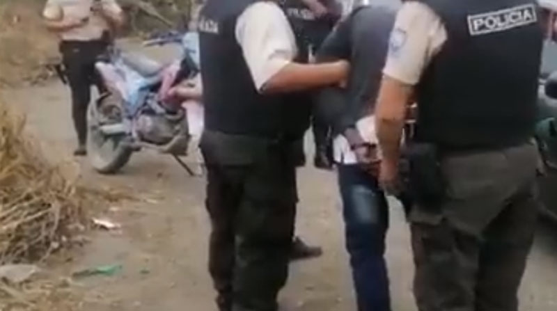 Imagen referencial. EL COIP establece las penas a los que se enfrentan quienes atentan contra la vida de policías en Ecuador. Foto: Twitter Policía Ecuador