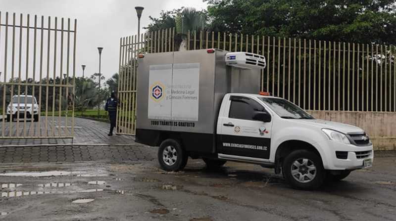 Los cuerpos de las víctimas fueron trasladados al centro forense de Santo Domingo. Foto: Cortesía Policía