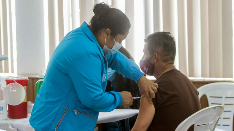 El proceso de vacunacion contra el covid-19 continúa en centros de salud municipales en Quito. Foto: Archivo / EL COMERCIO.