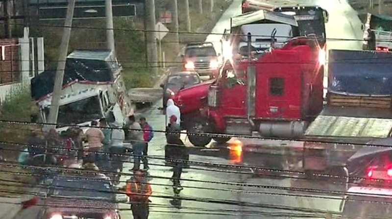 El ECU 911 de Riobamba registró un siniestro de tránsito en el ingreso a Licán. Foto: Twitter ECU