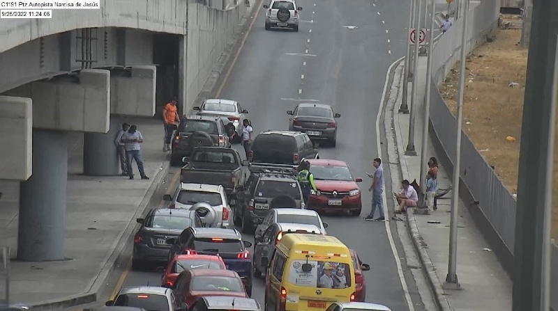 Los siniestros de tránsito en Guayaquil durante el fin de semana tuvieron como causa principal la distracción al conducir. FOTO: ATM