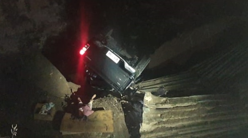 Un vehículo cayó a una quebrada en Cumandá. Una persona falleció en el siniestro de tránsito. Foto: ECU 911