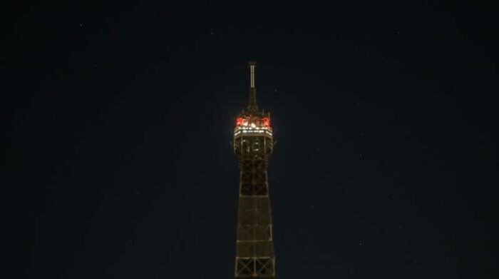 La torre Eiffel se apagará por las noches para disminuir el consumo energético. Foto: EFE