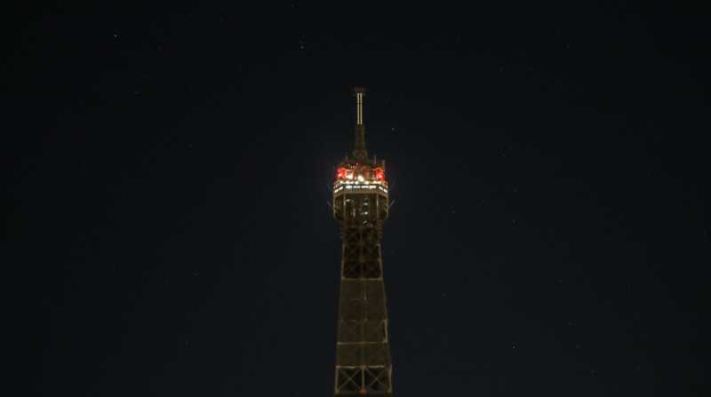 La torre Eiffel se apagará por las noches para disminuir el consumo energético. Foto: EFE