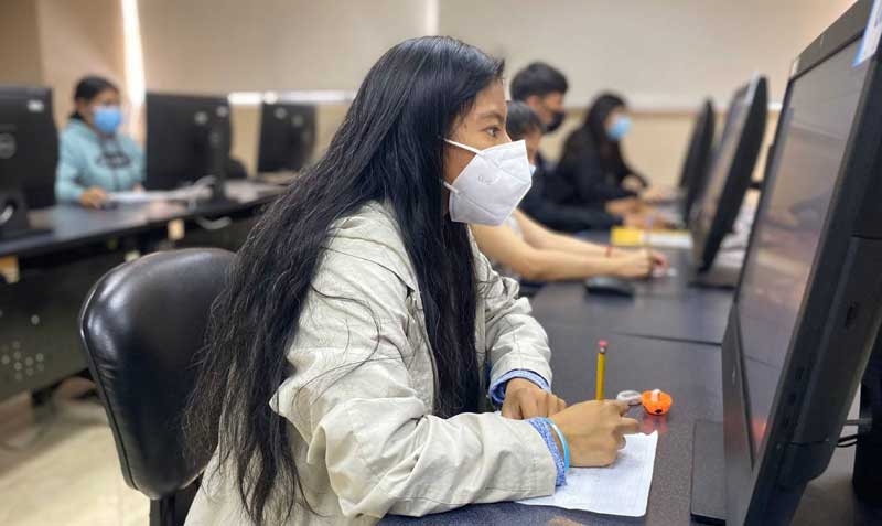 Las 187 459 personas que rindieron el test son parte de los aspirantes a la educación superior que postularán en la primera etapa. Foto: Carlos Noriega / EL COMERCIO