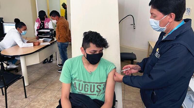 Vacunación contra el covid-19 en el Centro de Salud número 1 del Centro Histórico. Foto: Patricio Terán / El Comercio
