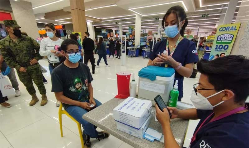 En el centro comercial El Coral, en el sur de Quito, se ubica un punto de vacunación. Foto: cortesía Ministerio de Salud