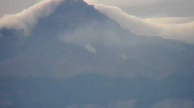 Un incendio forestal afecta las faldas del volcán Sincholagua. Foto: ECU 911