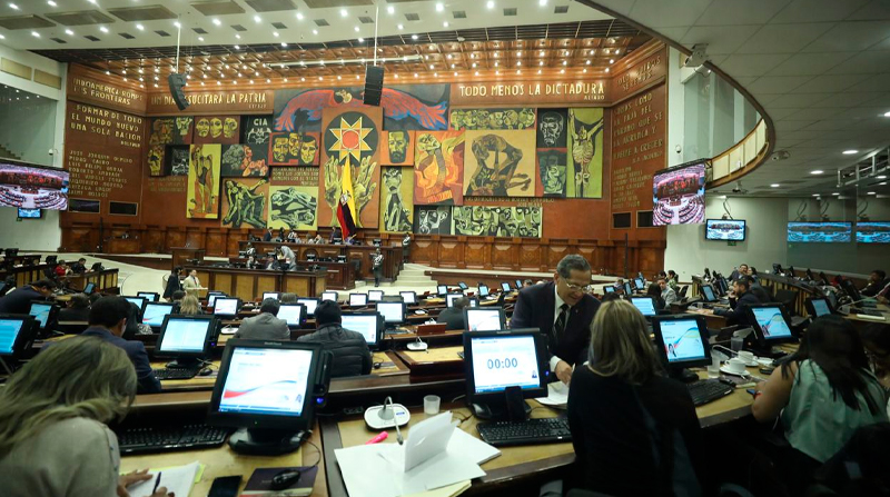 La moción se desprende de las conclusiones y recomendaciones de la comisión, en relación al primer informe a la Nación. Foto: Twitter @AsambleaEcuador