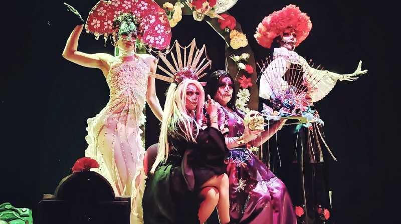 Cuatro drag queens protagonizan la obra ‘Las Katrinas’, en Quito. Foto Diego Ortiz / EL COMERCIO